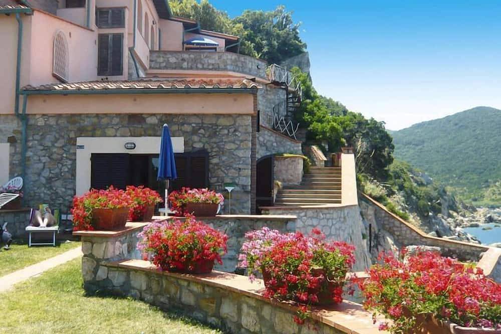 Entire apartment, Quinta holiday residence in Rio nell'Elba in Nisporto, Rio nell'Elba