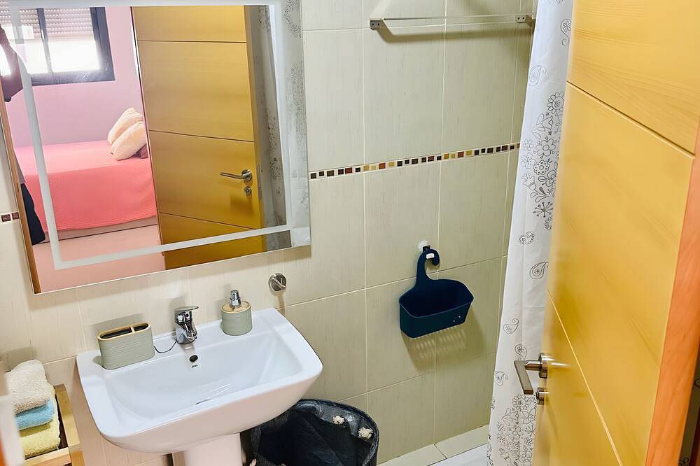 Entire apartment, Apartment '2-Bedroom Penthouse' with Sea Views, Wi-Fi and Air Conditioning in Benajarafe, Vélez-Málaga