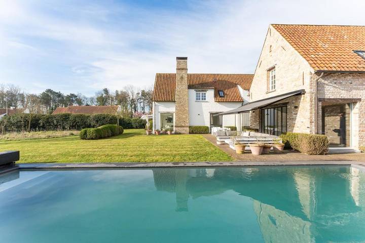 Villa voor 10 personen, with Terras and Tuin as well as Zwembad and Uitzicht in Knokke