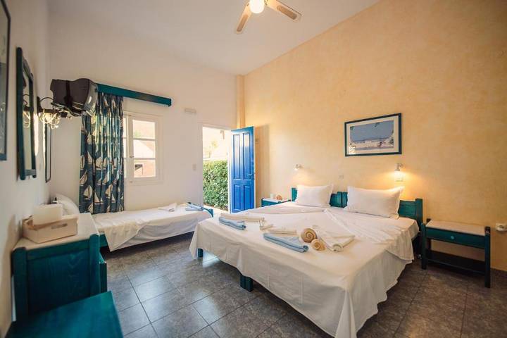 Gîte pour 5 personnes, avec vue et jardin dans Aliki - 3