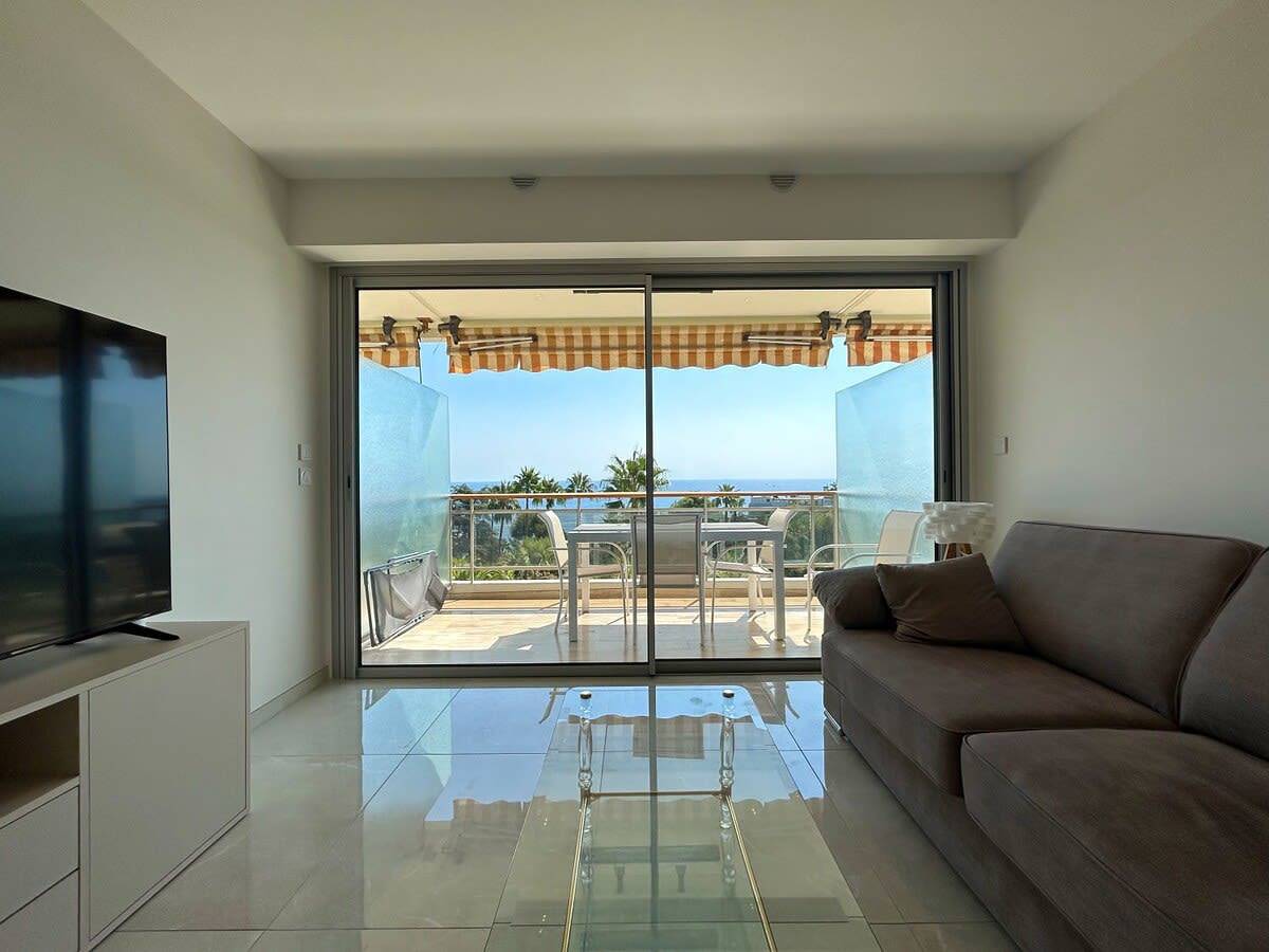 Geheel appartement, A085 Superbe vue Mer/Piscine/Tennis Golfe Juan in Vallauris, Cannes regio