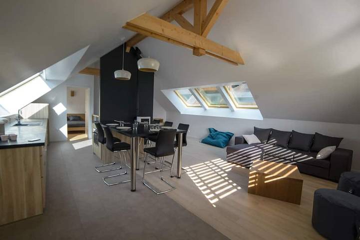Location de vacances pour 6 personnes, avec terrasse à Menthon-Saint-Bernard