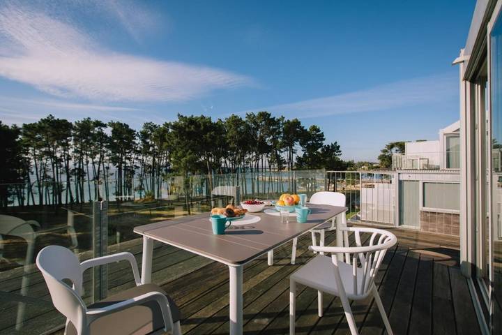 Apartamento para 6 personas, con Balcón y Terraza además de Jardín y Piscina para niños en Isla de Arosa