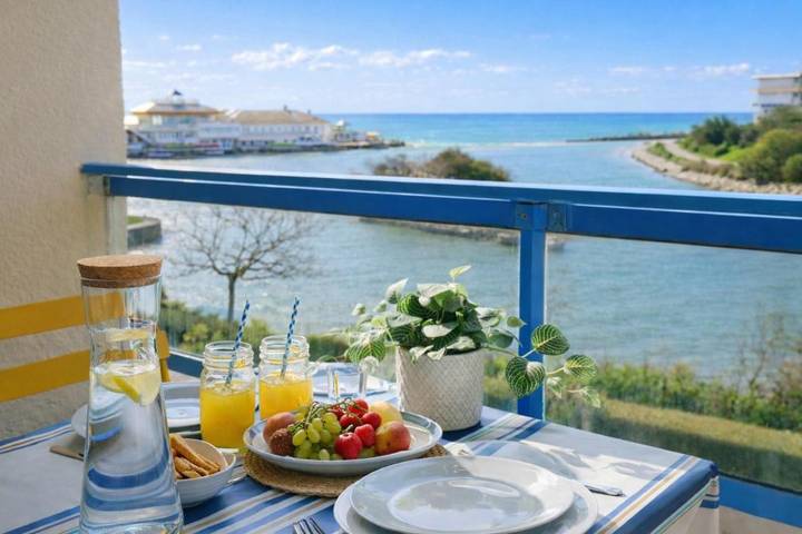 Gîte pour 4 personnes, avec balcon et vue sur le lac dans Plage de Tanchet