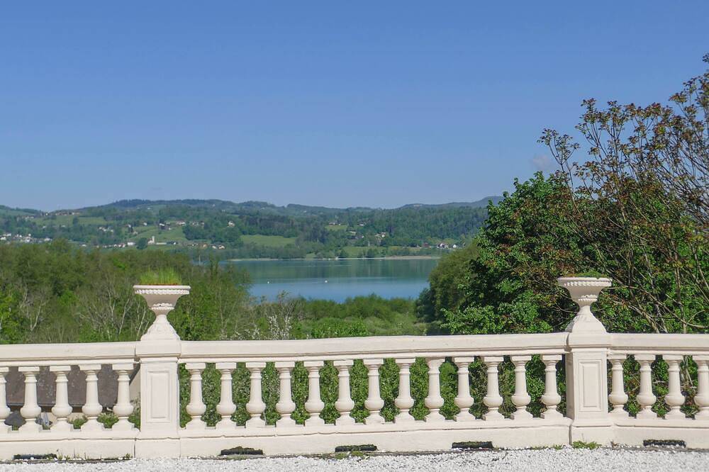 Entire apartment, Stylish 1-Bedroom Apartment in Aiguebelette-le-Lac, Chambéry region