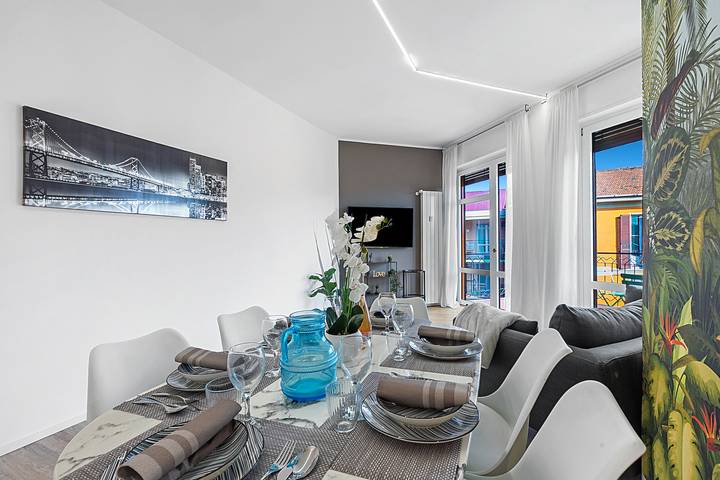 Appartement entier, Specchio Di Cielo: Apartment with Terrace and Ac Arona Center in Arona (Lago Maggiore), Commune de Arona