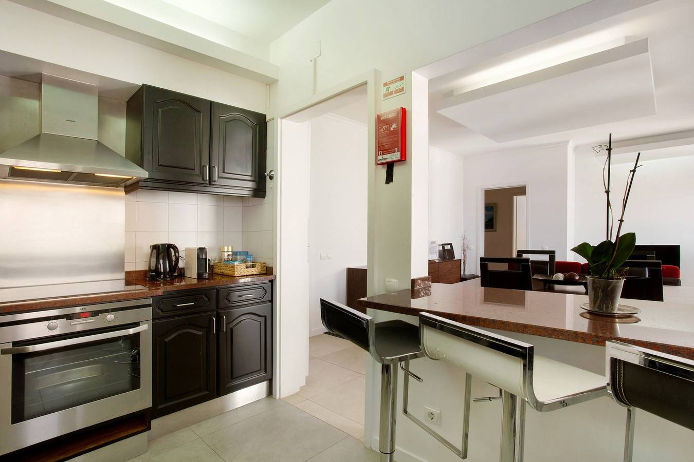 Ganze Wohnung, Apartment 'Funchal Centre Bliss - Soulful Stays' mit Meerblick, Gemeinschaftsterrasse und Wlan in Funchal (Santa Maria Maior), Madeira