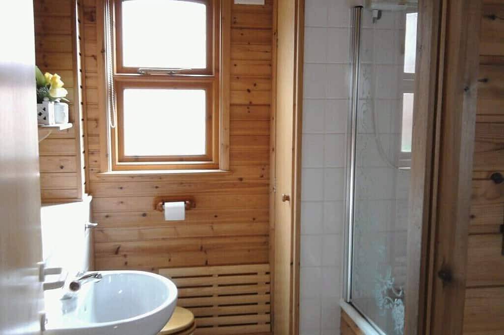 Ruhige Luxus-4-Sterne-Lodge mit Blick auf Woodland, Narberth, Pembrokeshire in Narberth, Pembrokeshire