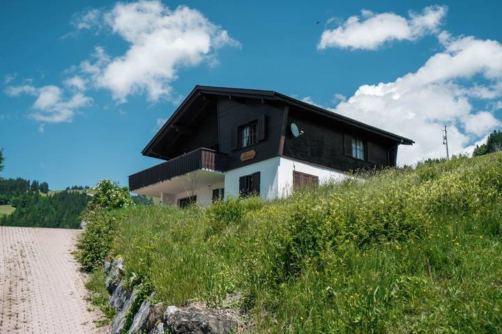 Vakantiehuis voor 6 personen, with Balkon and Terras as well as Tuin and Uitzicht in Oost-Zwitserland