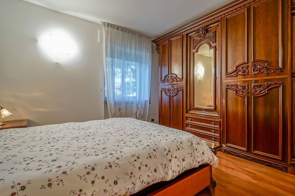 Villa Ornella - Luxury Mansion (8 people version) with private pool in Rongio, Mandello del Lario