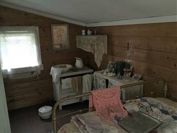Log Cabin for 3 Guests in South Dakota, USA, Picture 2