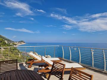 Gîte pour 4 personnes, avec vue ainsi que terrasse et piscine à Selva (Savone)