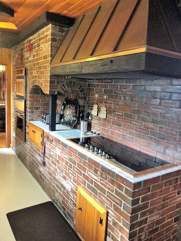 Vacation rental for 16 people, with terrace and hot tub as well as sauna and yard in Lake Winnipesaukee