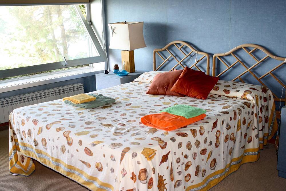 Ansedonia: marvelous villa with a view, swimming pool & private access to sea. in Ansedonia, Orbetello