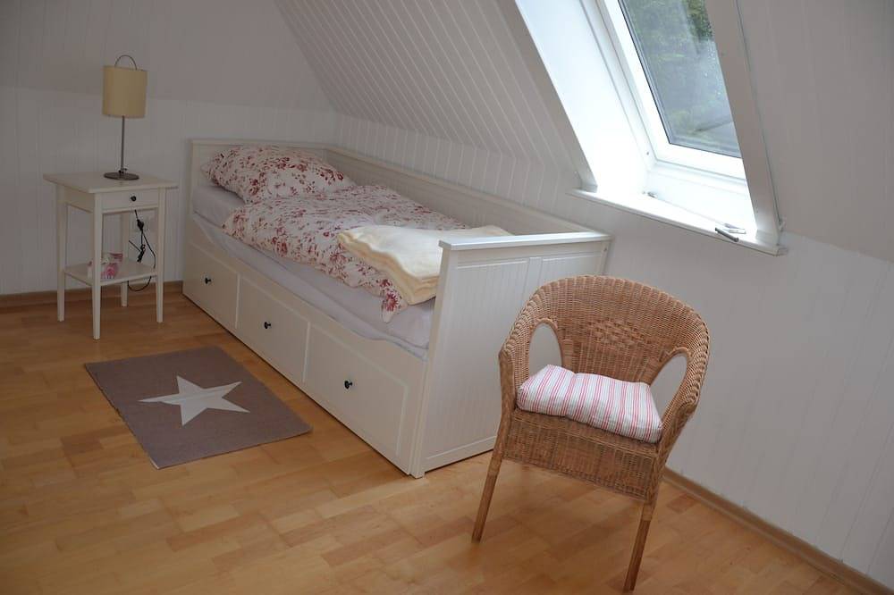 Cozy vacation home, 2-5 persons, garden and terrace, dogs welcome in Garding, Eiderstedt