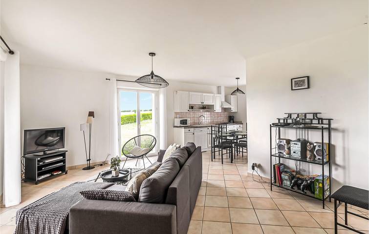 Beauville Apartment: Pool, Parking, Garden, 1km to Center in Beauville (Aquitaine), Quercy