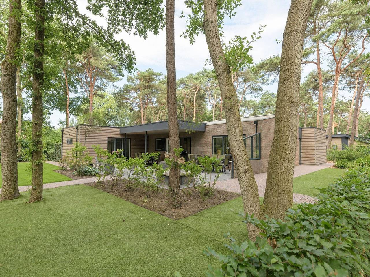 Gruppenunterkunft für 14 Personen mit Sauna und Außen Spa in Hardenberg in Hardenberg, Regio Zwolle