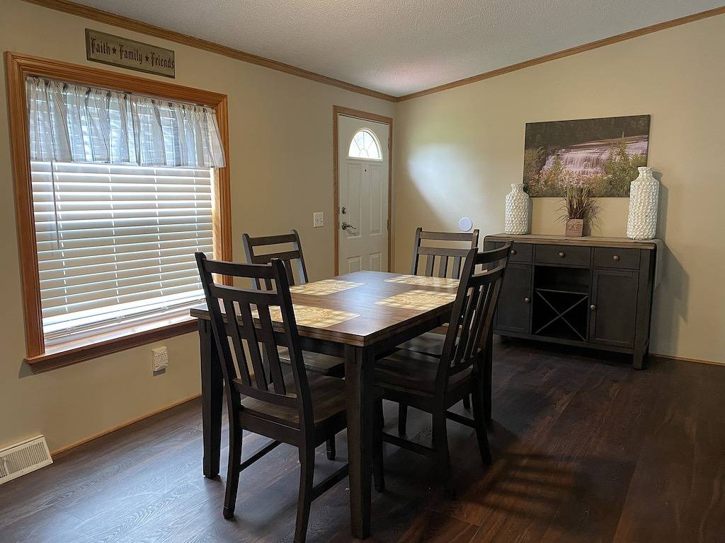 Halvorsen Hideaway 3 Br home near Letchworth Park in Wyoming County