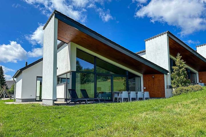 Villa für 8 Personen, mit Terrasse und Whirlpool sowie Garten und Sauna in Winterberg