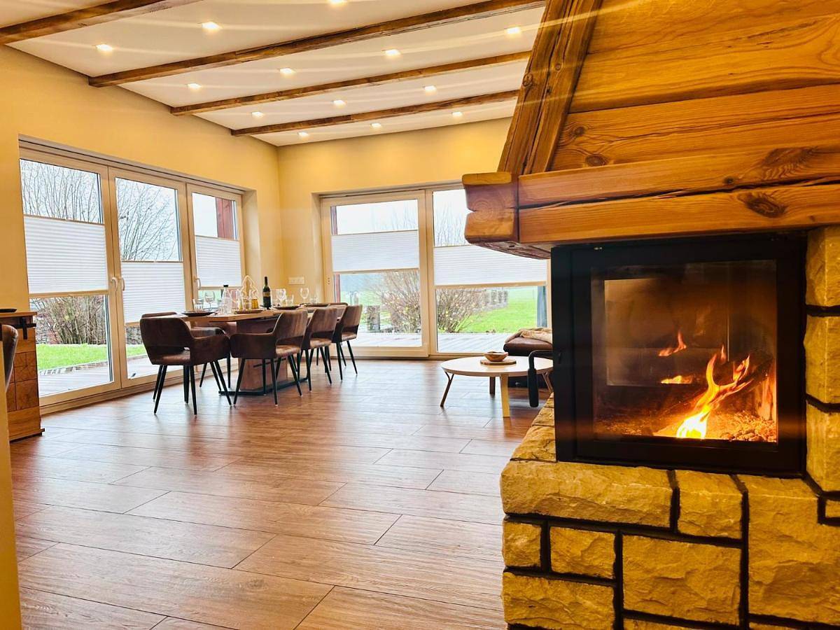 Ferienhaus Mila - Pool, Sauna, Whirlwanne, 5000qm Privatgelände mit Bolzplatz in Laage, Mecklenburgische Seenplatte