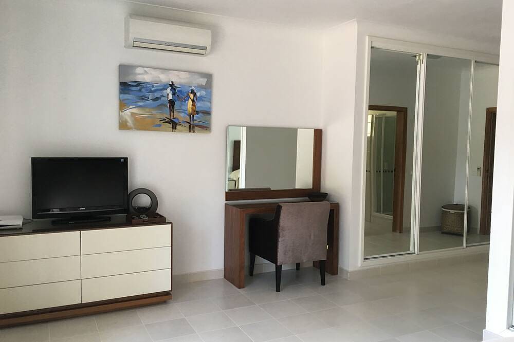 Luxusvilla für 10 Personen. Geräumiges, offenes Layout, das zu atemberaubenden Außenbereichen führt in Faro Distrikt