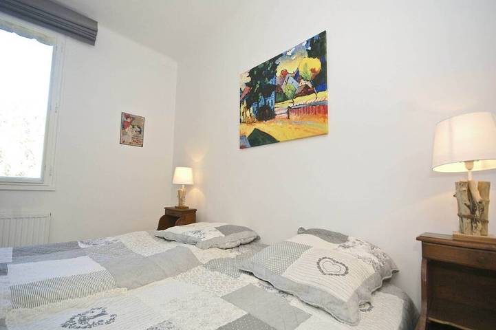 Location de vacances pour 10 personnes, avec terrasse ainsi que jardin et piscine, animaux acceptés à Crillon-le-Brave - 4