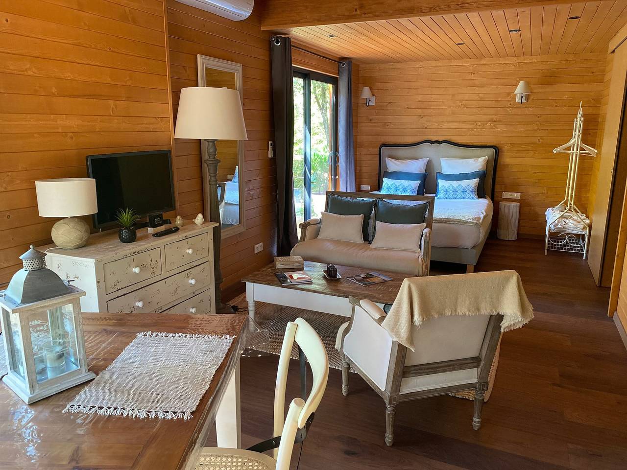 Casa Vacacional 'Lodge Campagne Chic 3 - Mas De Rey' con Terraza Privada, Wi-Fi y Aire Acondicionado in Arpaillargues-et-Aureillac, Region de Nimes