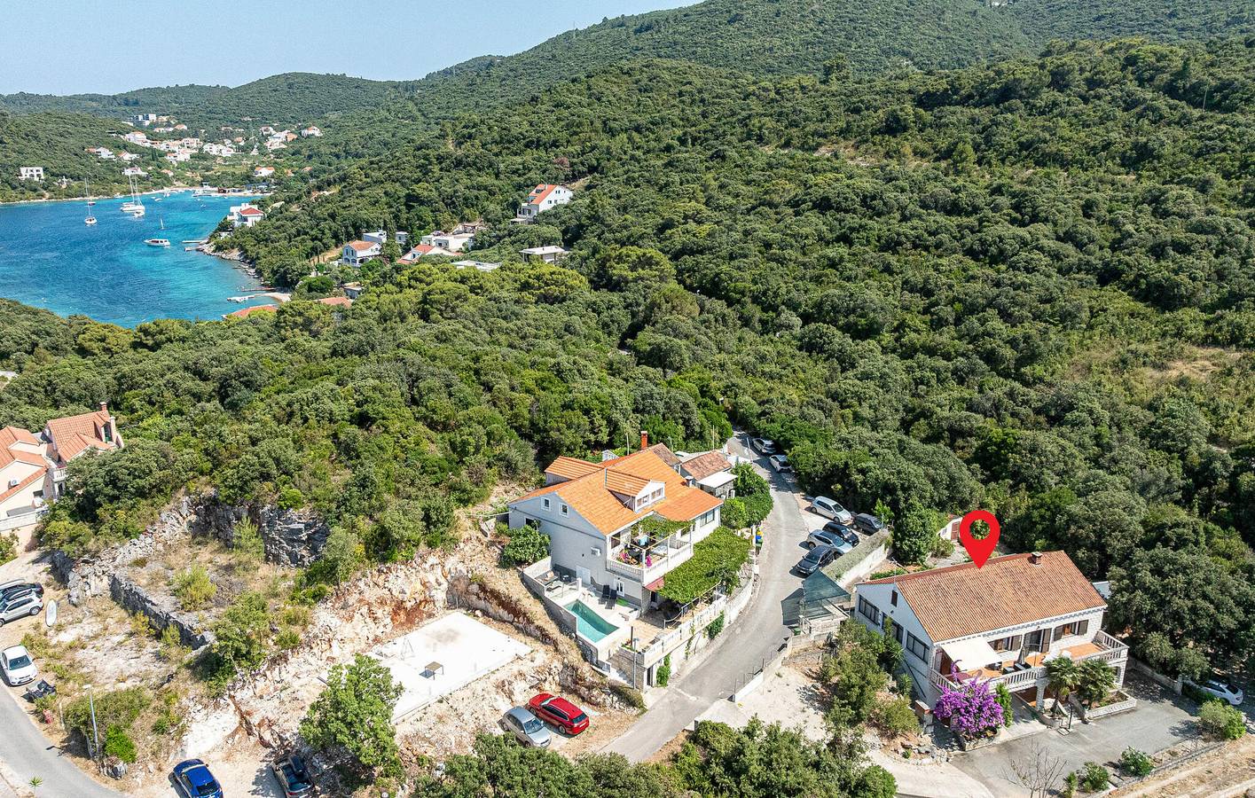 Entire holiday apartment, Cozy 100m² Apartment with Terrace Near Medvinjak Beach in Zrnovska Banja, Korcula