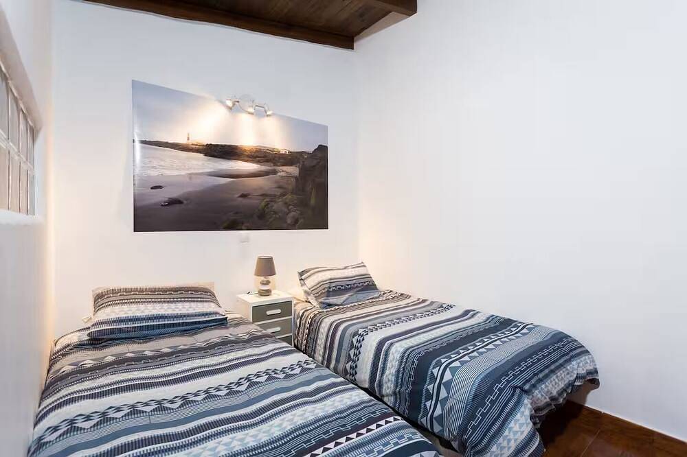 Villa Male, private heated pool, Bbq and gardens !!! in Los Silos, North Tenerife