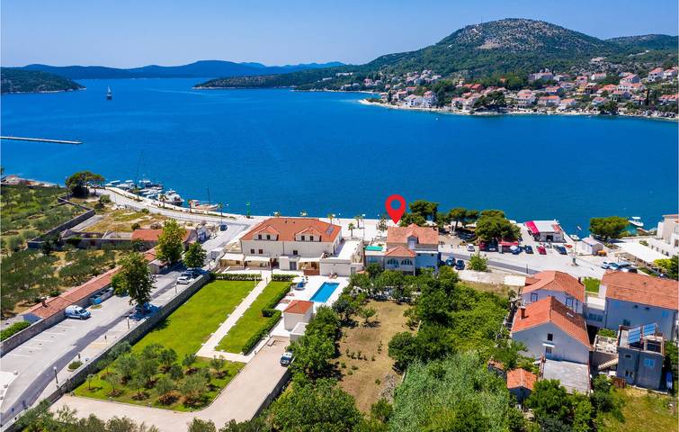 Location de vacances pour 12 personnes, avec terrasse et jardin à Slano - 2