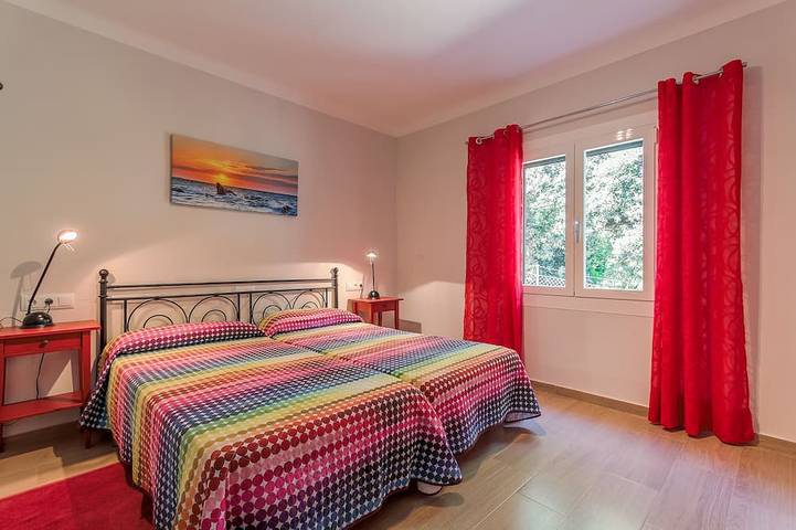 Wohnung im 1. Stock mit privatem Pool in der ruhigen, schönen Strände von Cala. in Cala Sant Vicenc, Pollença
