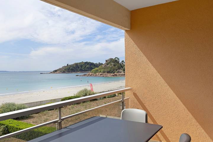 Entire studio, 'L'Echo Marin' with Sea View in Trébeurden, Pink Granite Coast
