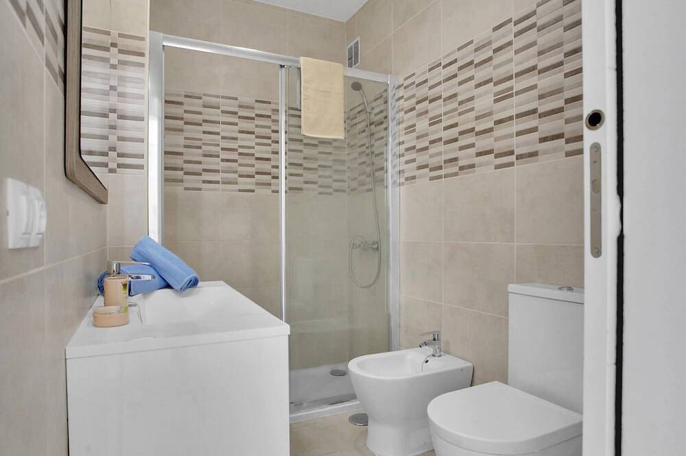 Entire apartment, Ferdy's Home, Pool, Wi Fi, Downtown Los Cristianos in Los Cristianos, Arona