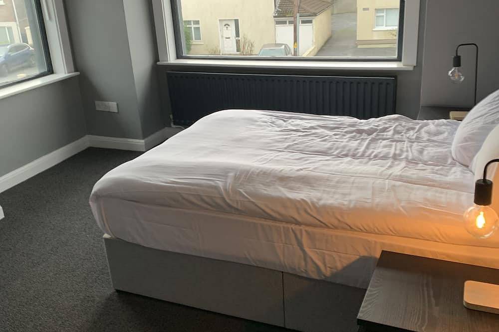 * No 12 Boutique Guest House *Galway City, 6 bed/ 6 En-Suite in Claddagh, Galway