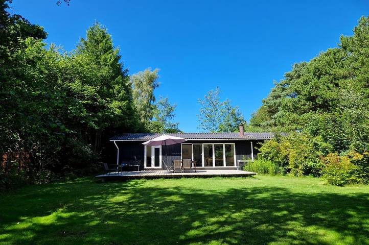 Ferieudlejning for 6 personer, med Terrasse og Have i Smidstrup
