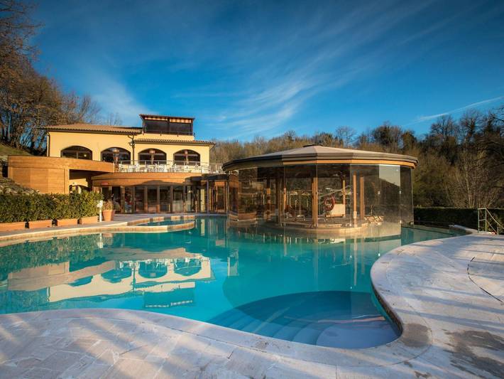 Agriturismo per 4 persone, con Terrazza e Giardino nonché Piscina e Sauna a Sorano