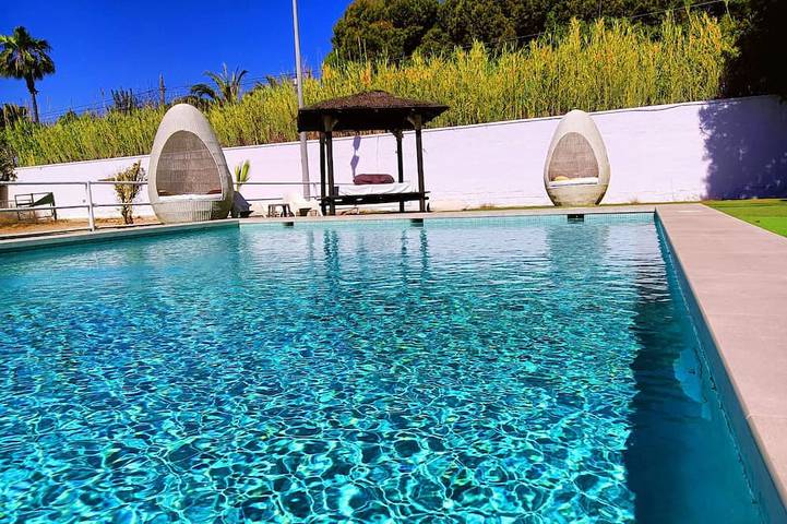 Villa pour 30 personnes, avec Jacuzzi ainsi que Terrasse et Jardin à Alicante
