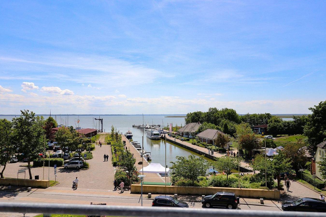 Apartamento entero, Doppelzimmer mit Balkon und Boddenblick direkt am Hafen von Wustrow in Wustrow, Fischland