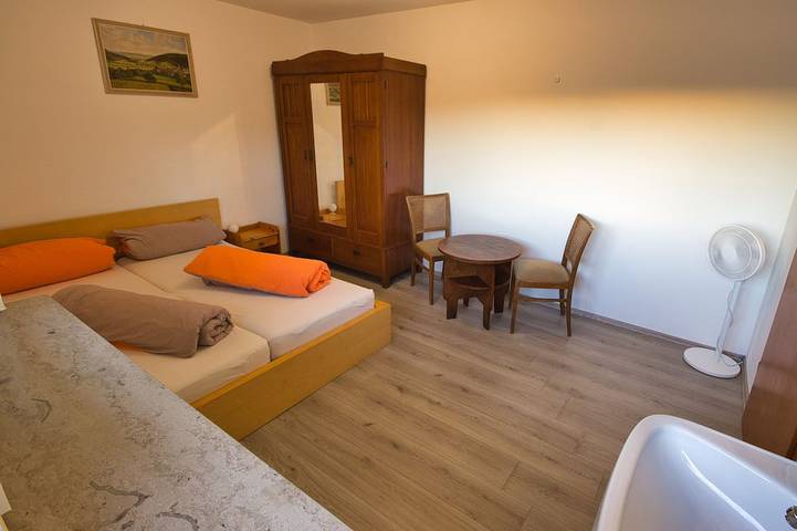 Ganze Wohnung, Natur Paradies Seeberg, Pool, Garten, Grill, Natur Paradies mit Pool - Ferienwohnung am Seeberg in Heidenheim, Stuttgart Region