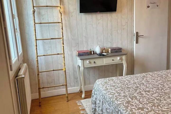 Large family home near the canal in Agen in Agén, Quercy