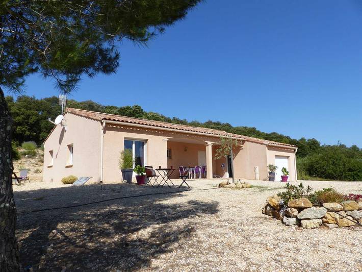 Gîte pour 6 personnes, avec terrasse et jardin à Puéchabon