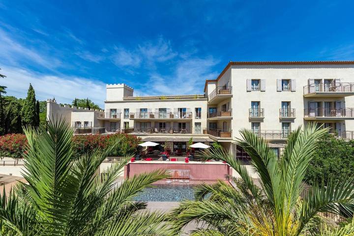 Hôtel pour 2 personnes, avec jacuzzi et jardin ainsi que piscine et sauna, animaux acceptés