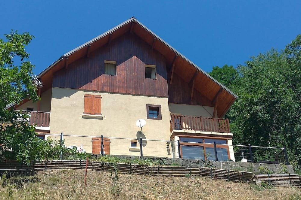 Appartement entier, Appartement de 60 M2 à Allemond dans chalet avec jardin in Allemond, Parc national des Écrins