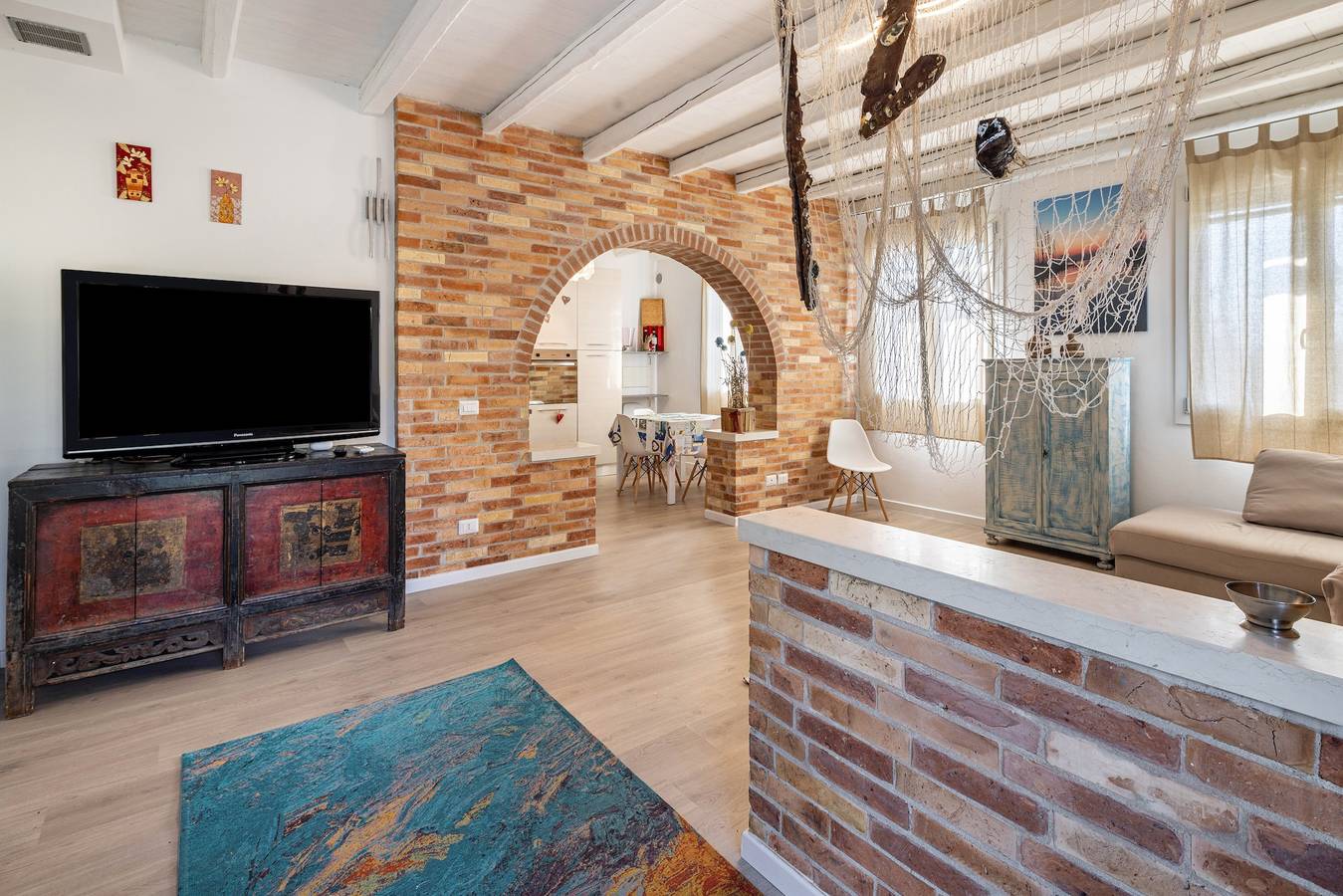 Apartamento entero, Apartamento estudio 'Appartamento Brussa Beach' con terraza privada, Wi-Fi y aire acondicionado in Caorle, Provincia de Venezia