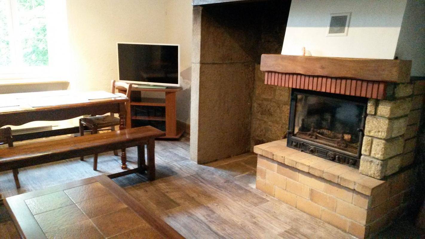 90m² Gite with Parking, TV, Pool & Garden near La Triouzoune in Ussel region