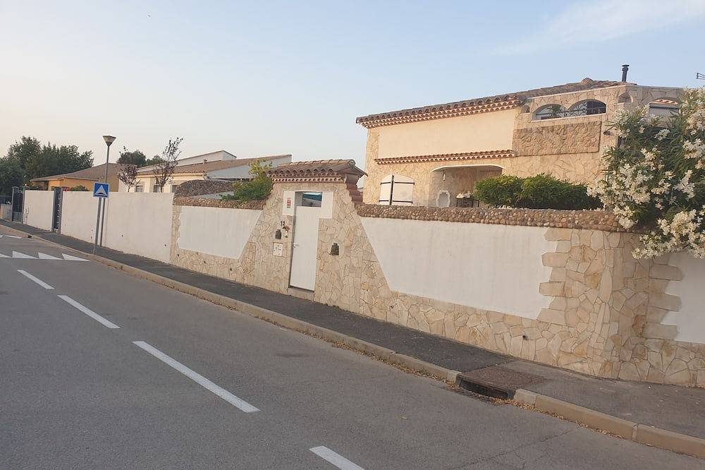 Maison individuelle 3 chambres 100 m2\net piscine équipée clime. in Lunel, Côte d'Améthyste