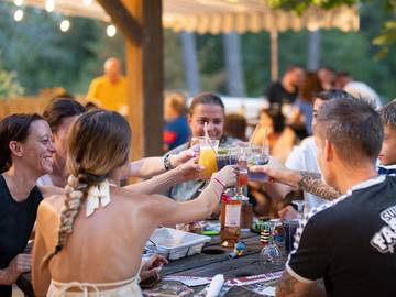 Camping pour 4 Personnes dans Beaumontois en Périgord, Périgord Pourpre, Photo 2