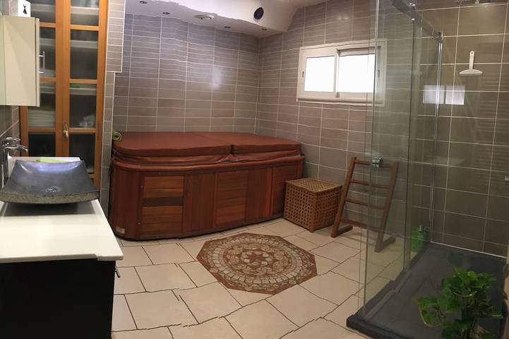 Location de vacances pour 10 personnes, avec sauna et jardin à Clarensac - 2