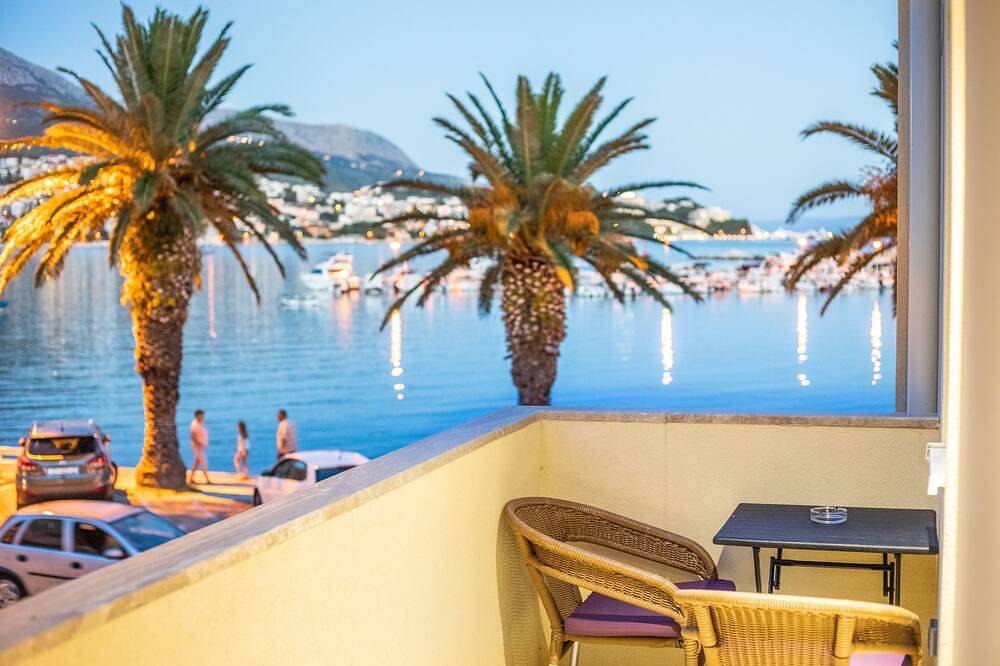 Ganze Wohnung, Modern apartment first row to the sea in Stobrec, Split-Dalmatien