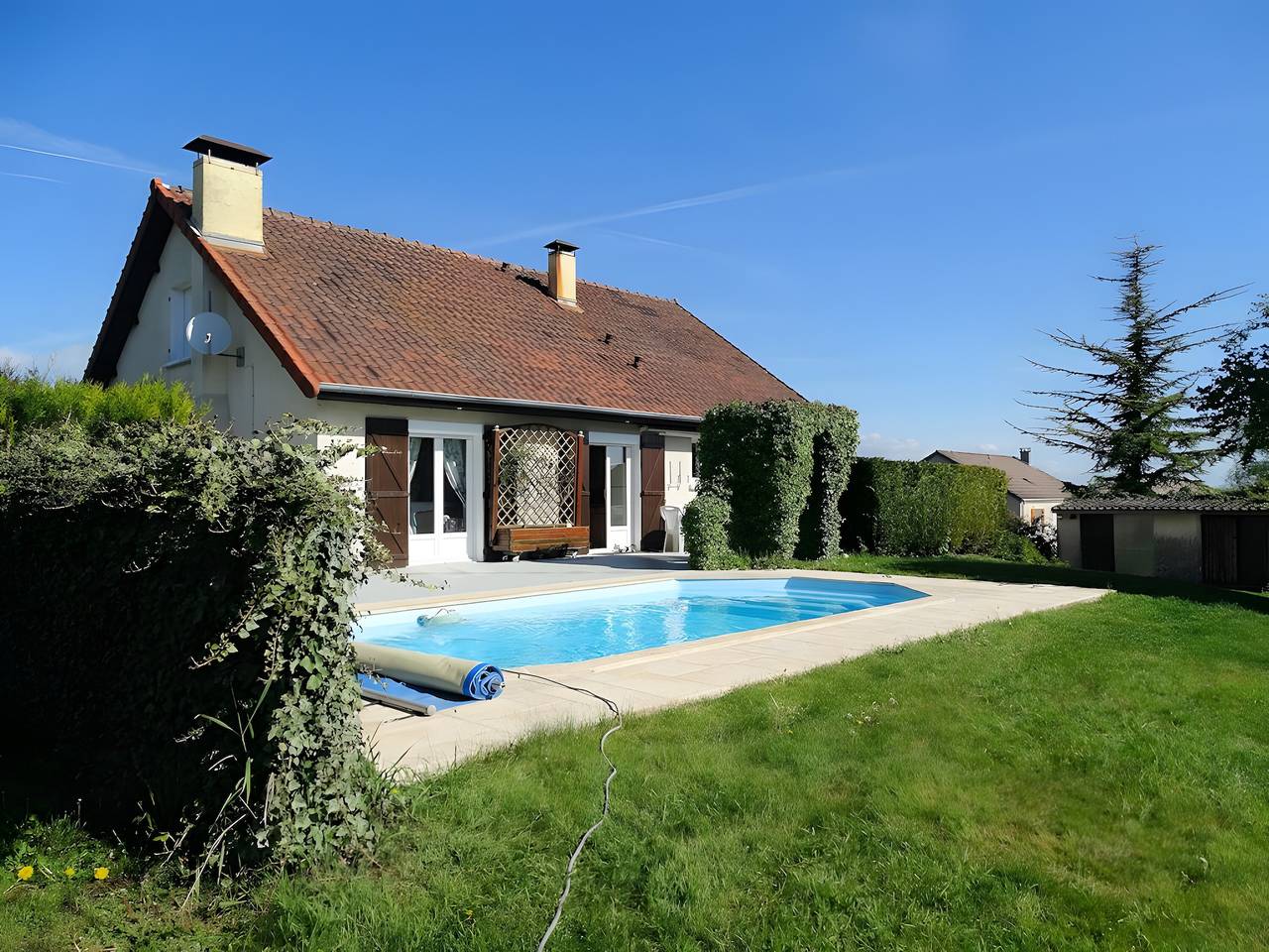 Chambre d’hôtes « Chez Pierre et Jocelyne » avec piscine partagée, Wi-Fi et climatisation in Vitry-la-Ville, Marne
